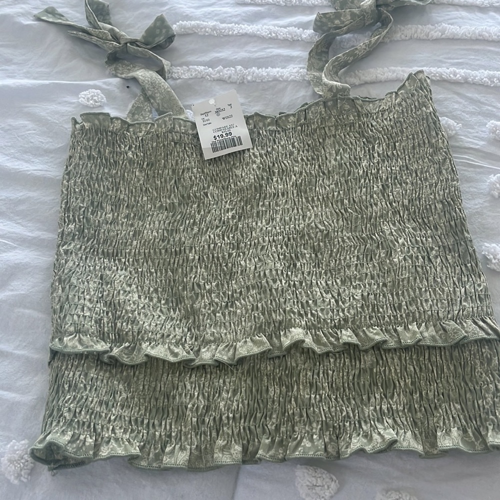 Cute top - Picture 3 of 3
